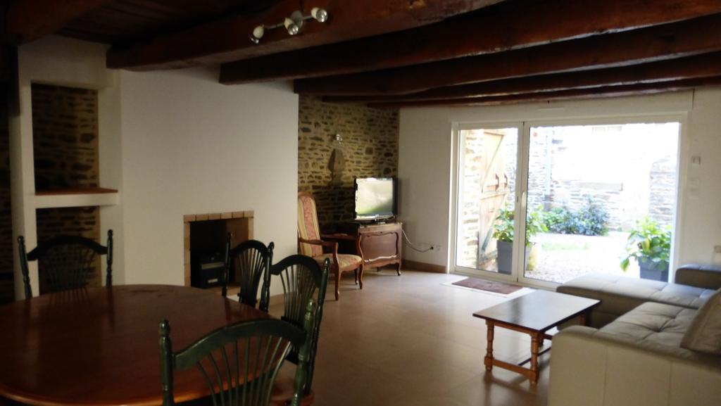 Gite Notre Dame Pontorson Zimmer foto
